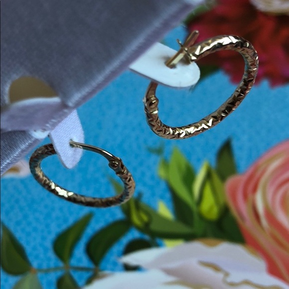 🎅🏼✨14K Gold Hoop Earrings🎄🎁 - Picture 4 of 5